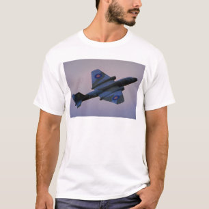 Camiseta English Electric Canberra en vuelo en Cranfield,