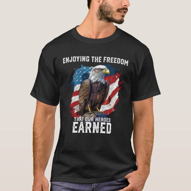 Camiseta Enjoying The Freedom That Our Heroes Earned Fourth (Anverso)