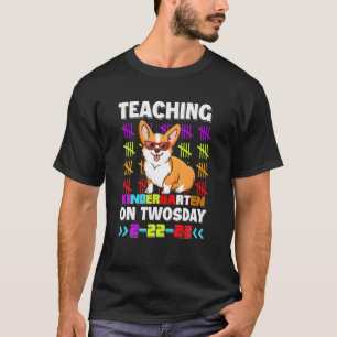 Camiseta Enseñanza Corgi Kindergarten Dos Días 2-22-22