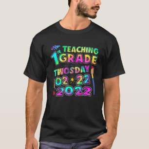 Camiseta Enseñanza De 1º Grado El 2/22/2022 Dos Días 20