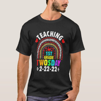Camiseta Enseñanza De 1º Grado El 2-22-22 De Los Días Del A