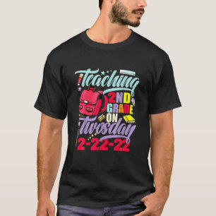Camiseta Enseñanza De 2º Grado Los Días 2-22-22 22 De Febre