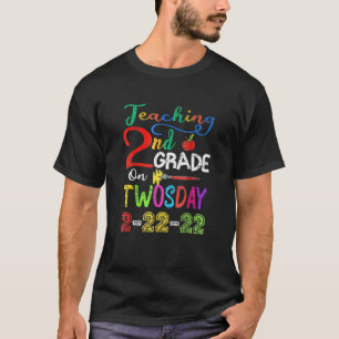 Camiseta Enseñanza De 2º Grado Los Días 2-22-22 22 De Febre