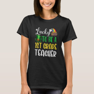 Camiseta Enseñanza de amor de primer grado Shamrock St Patr