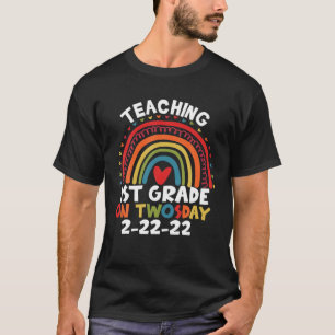 Camiseta Enseñanza De Arcoiris De Primer Grado Los Días 2 A