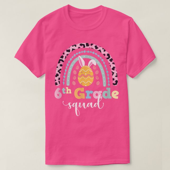 Camiseta Enseñanza de conejo Rainbow Easter de 6º grado Squ (Diseño del anverso)
