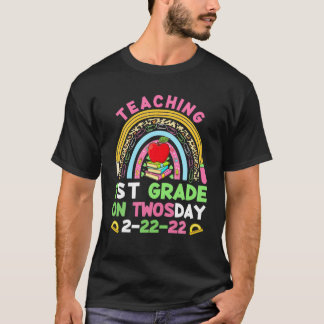 Camiseta Enseñanza De Primer Grado El Día 2-22-22 22º T