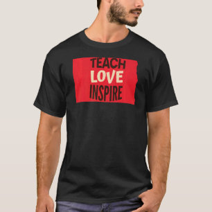 Camiseta Enseñanza de profesores de Dakota del Norte, amor,