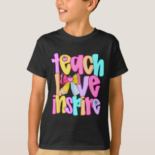 Camiseta Enseñar Amor Insre Preppy Regreso a la Escuela Mae