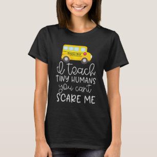 Camiseta Enseño a los humanos pequeños, no puedes asustarme