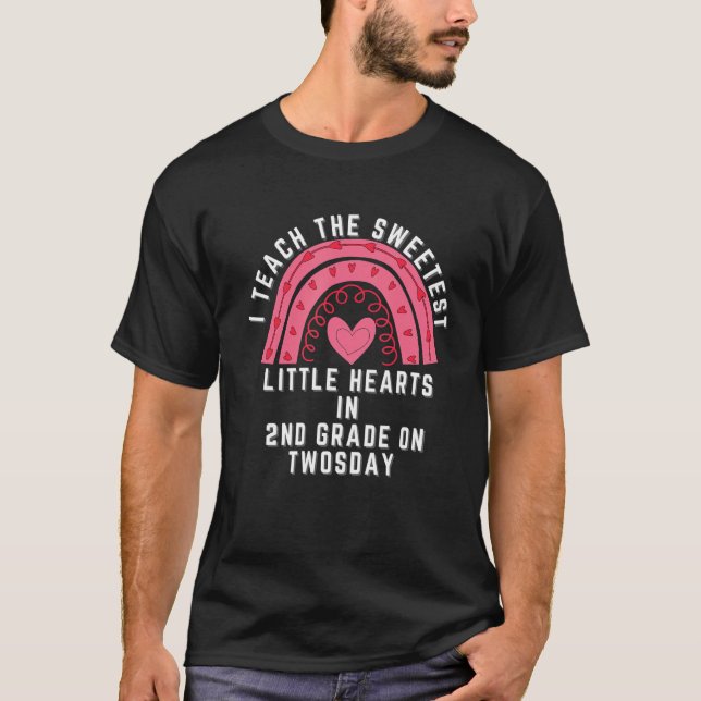 Camiseta Enseño El Corazón Más Bonito Arcoiris Segundo Grad (Anverso)