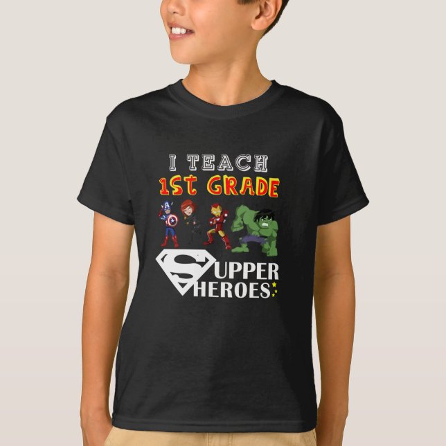 Camiseta enseño superhéroes de primer grado (Anverso)