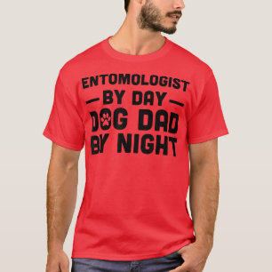 Camiseta Entomologist By Day Dog Dad By Night 