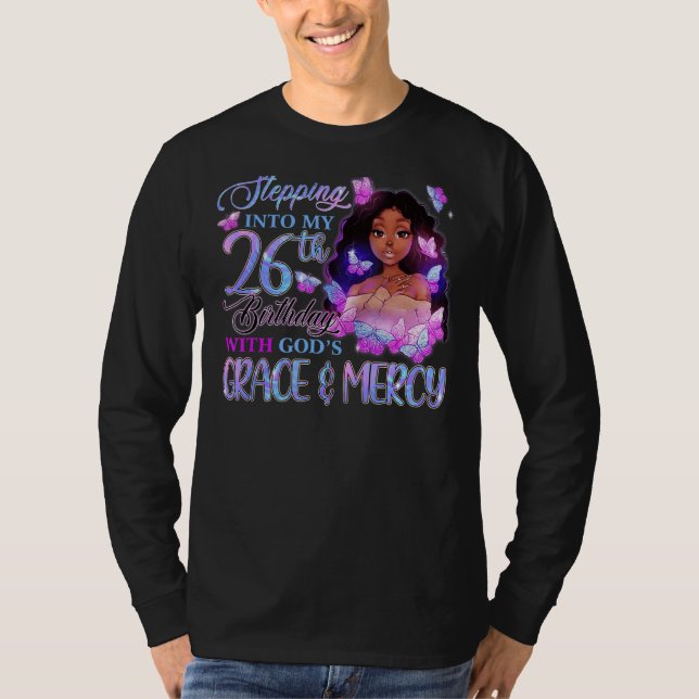 Camiseta Entrando a mi 26 con la gracia de Dios Mercy Melan (Anverso)