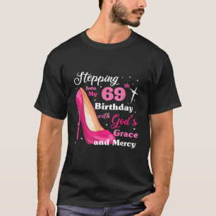 Camiseta Entrando en mi 69º cumpleaños con la gracia de los