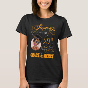 Camiseta Entrando en mi cumpleaños 29 con la gracia y