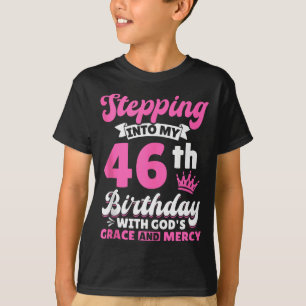 Camiseta Entrando en mi cumpleaños número 46 con la gracia