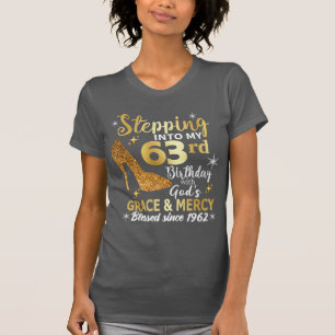 Camiseta Entrando en mi cumpleaños número 63 con la gracia