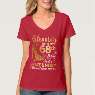 Camiseta Entrando en mi cumpleaños número 68 con la gracia 