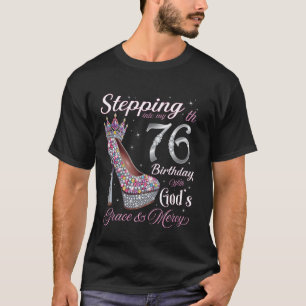 Camiseta Entrando en mi cumpleaños número 76 con la gracia 