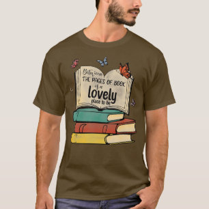 Camiseta entre las páginas del libro es un lugar encantador