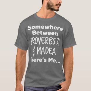 Camiseta Entre los proverbios 31 y Madea Theres T