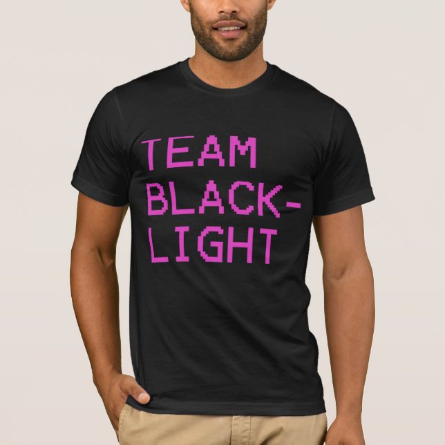 Camiseta Equipo Blacklight (logotipo de las rosas fuertes) (Anverso)