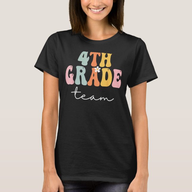 Camiseta Equipo de 4º Grado Retro Groovy Mujeres Feliz Prim (Anverso)