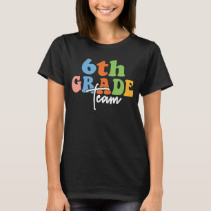 Camiseta Equipo de 6º Grado Retro Groovy Mujeres Feliz Prim