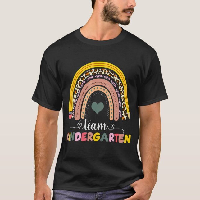 Camiseta Equipo De Lápiz Kindergarten Leopardo Arcoiris De  (Anverso)