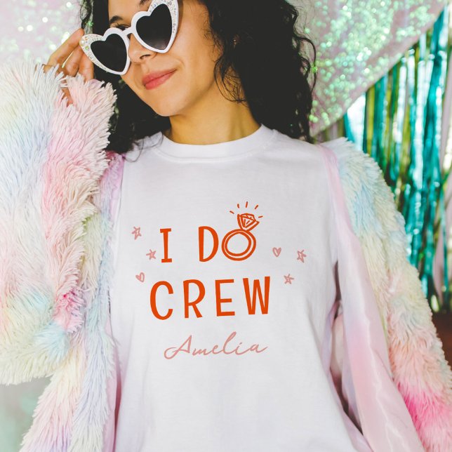 Camiseta Equipo de Nos Casamos Rosa y Rojo para Despedida d (Pink and red I Do Crew hand drawn diamond ring bachelorette party personalized  t-shirt.)