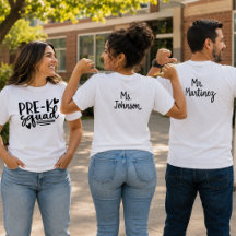 Equipo de Pre-K con el nombre del maestro en la pa
