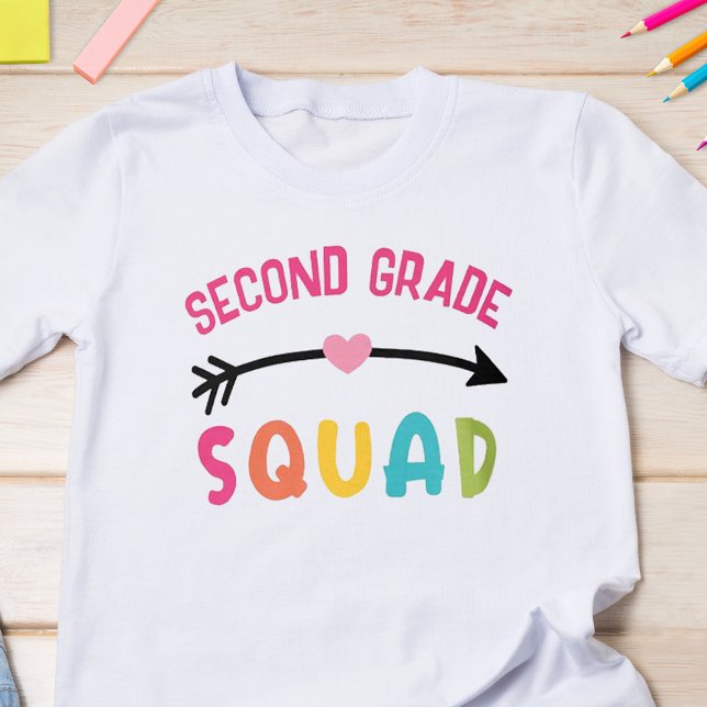 Camiseta Equipo de Segundo Grado Escolar (Start the school year off with some fun with this cute back to school t-shirt.)