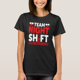 Camiseta Equipo del turno de noche manteniéndolos vivos has