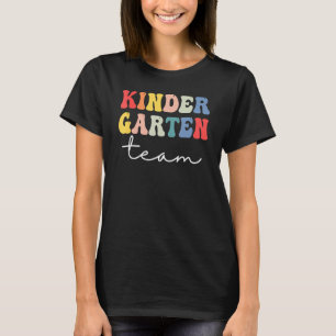 Camiseta Equipo Infantil Retro Groovy Mujeres Primer Día De