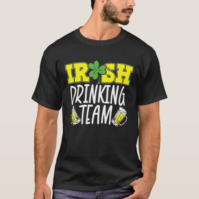 Camiseta Equipo irlandés de bebidas Saint Patrick's Day She (Anverso)