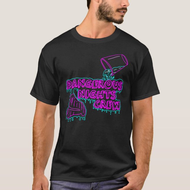 Camiseta Equipo Peligroso De Noches (Creo Que Deberías Irte (Anverso)
