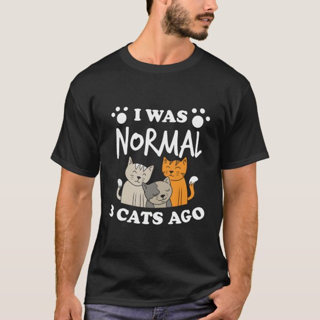 Camiseta Era Normal Hace 3 Gatos Humor De Gato (Anverso)