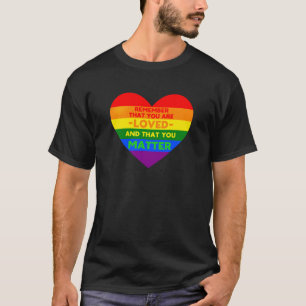 Camiseta Eres amado, asunto (corazón de la bandera LGBT)