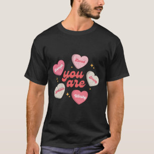 Camiseta Eres Amado Digno de Amor Corazón de Caramelo Profe