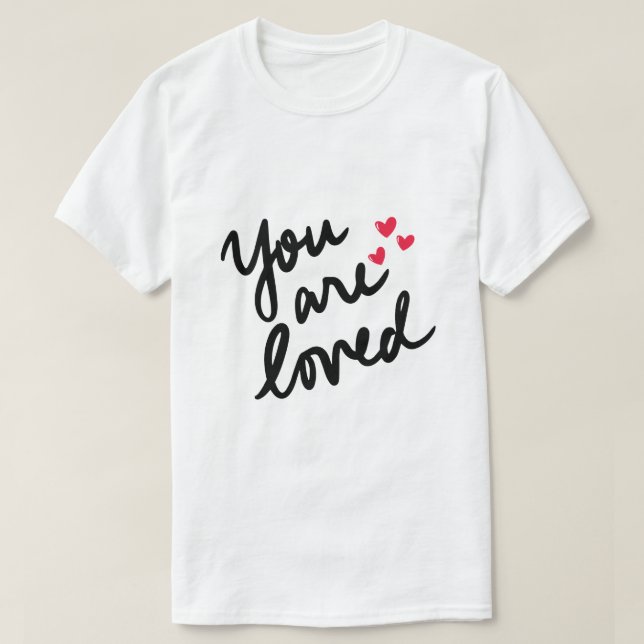 Camiseta Eres Amado – Tipografía de Afirmación (Diseño del anverso)