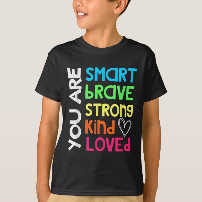 Camiseta Eres Inteligente Valiente Fuerte Amable Amado Moti (Anverso)