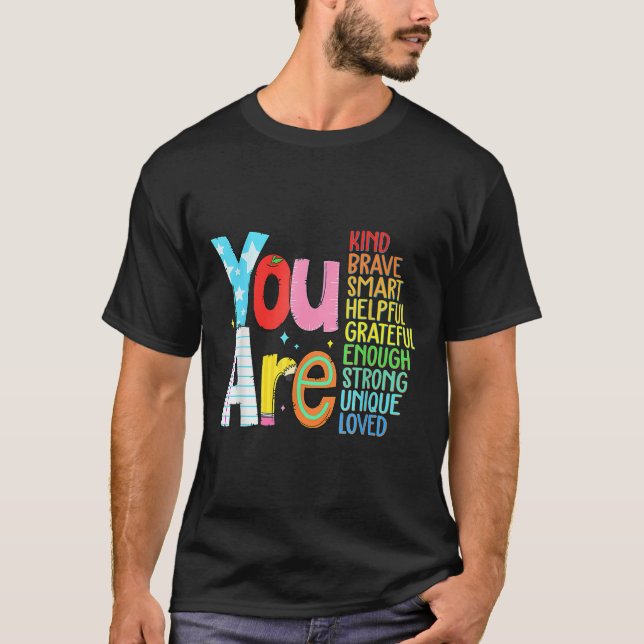 Camiseta Eres Inteligente Valiente Fuerte Amable Amado Moti (Anverso)