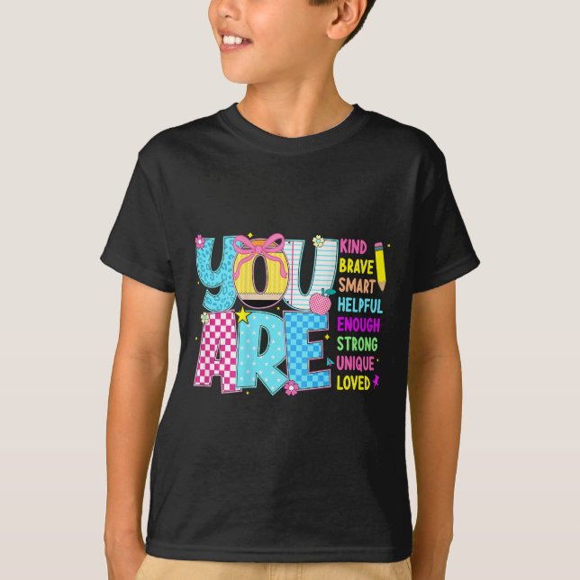 Camiseta Eres Inteligente Valiente Fuerte Amable Amado Moti (Anverso)