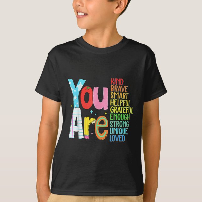 Camiseta Eres Inteligente Valiente Fuerte Amable Amado Moti (Anverso)