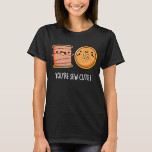 Camiseta Eres Sew Cute Scoser Pun Dark BG