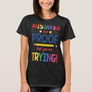 Camiseta Errores son la prueba de que estás tratando de cre