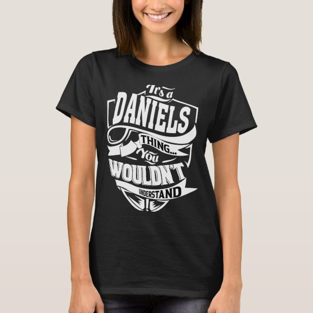 Camiseta Es algo DANIELS (Anverso)