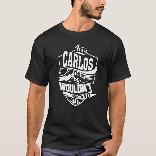 Camiseta Es algo de CARLOS (Anverso)