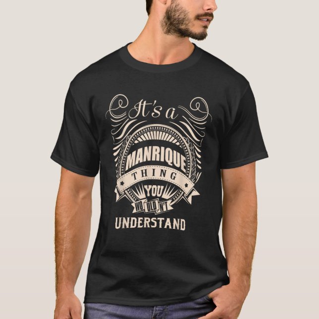 Camiseta Es algo MANRIQUE Regalos (Anverso)